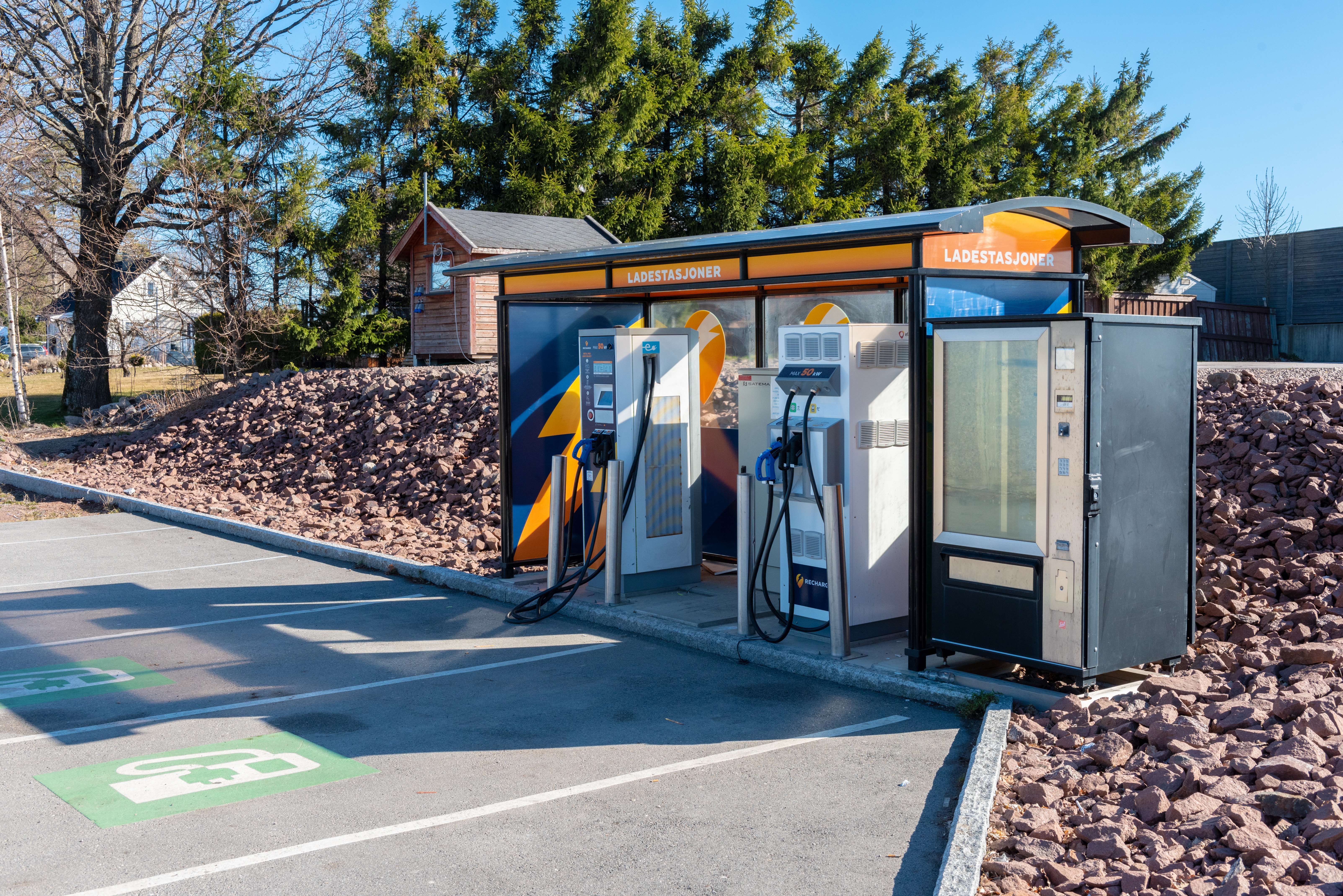 Vending and fuel stations: new opportunities in the electric mobility era  Vending and fuel stations: new opportunities in the electric mobility era